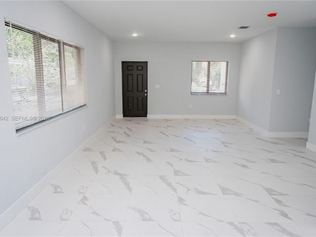 3-bedroom home for rent in Fort Lauderdale - 521 NW 22nd Ave - MondialRealty