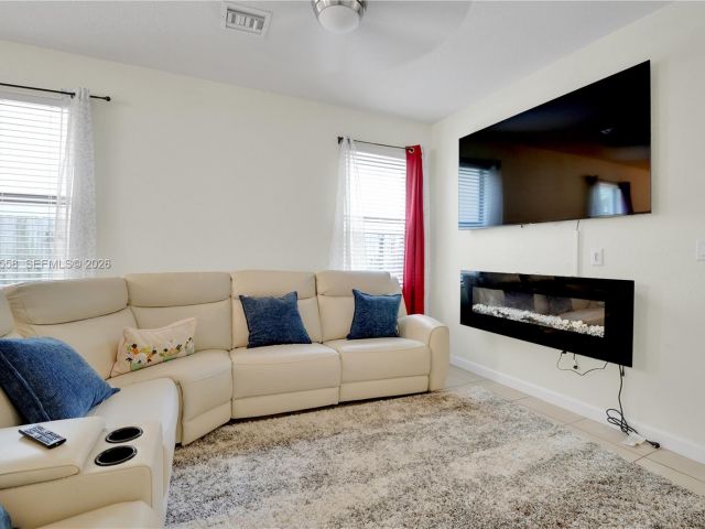 3-bedroom home for rent in Homestead - 101 NE 37th Pl 0 - MondialRealty