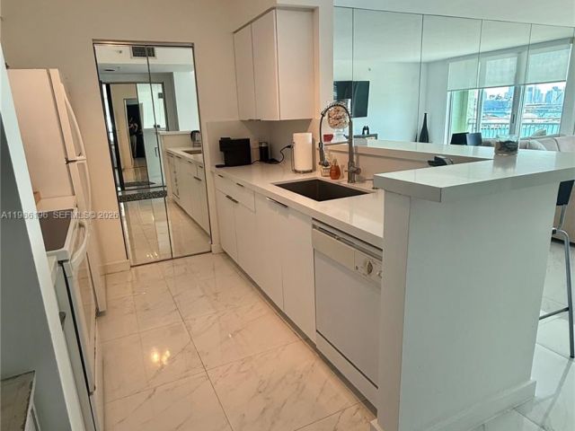 Apartment for rent  Unit #1106 - photo 7520272