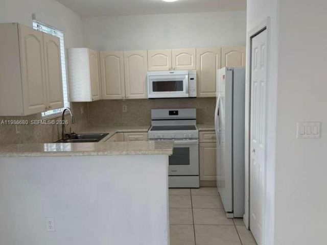 3-bedroom home for rent in Homestead - 2470 SE 15th Pl 335 - MondialRealty