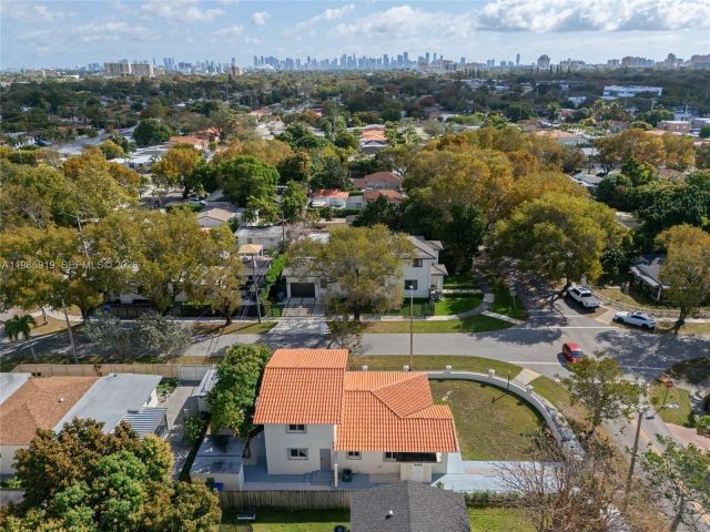 4-bedroom home for sale in Miami - 5251 SW 6th St - MondialRealty