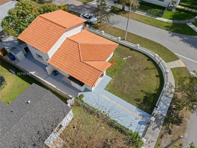 4-bedroom home for sale in Miami - 5251 SW 6th St - MondialRealty