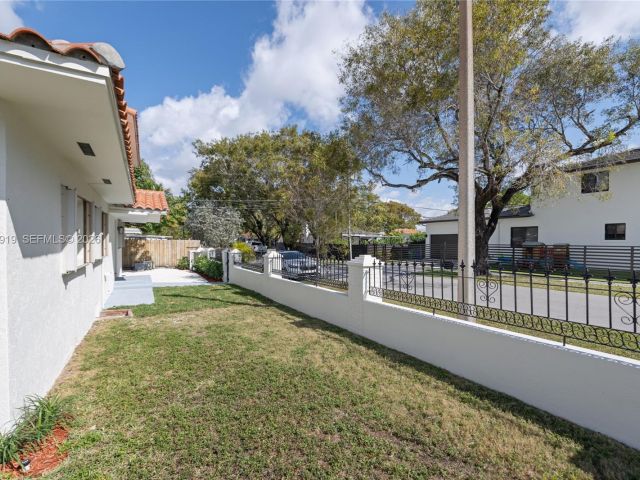 4-bedroom home for sale in Miami - 5251 SW 6th St - MondialRealty