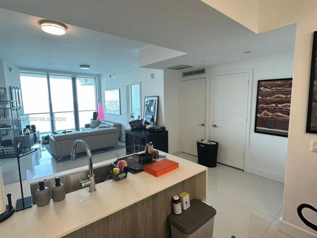 Apartment for rent  Unit #1003 - photo 7518330