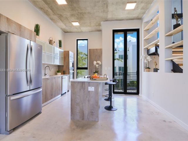 Home for rent at 645 NE 4th Ave 316 - photo 7515867