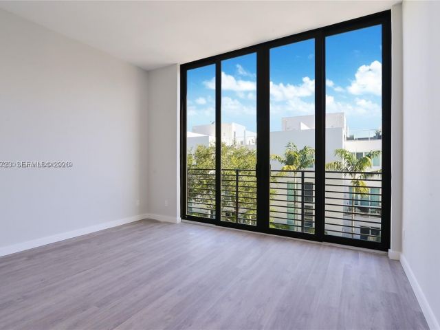 Home for rent at 645 NE 4th Ave 316 - photo 7515869