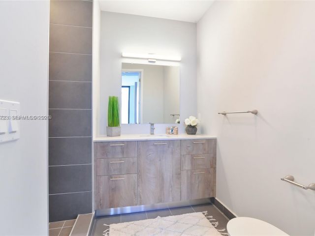 Home for rent at 645 NE 4th Ave 316 - photo 7515870