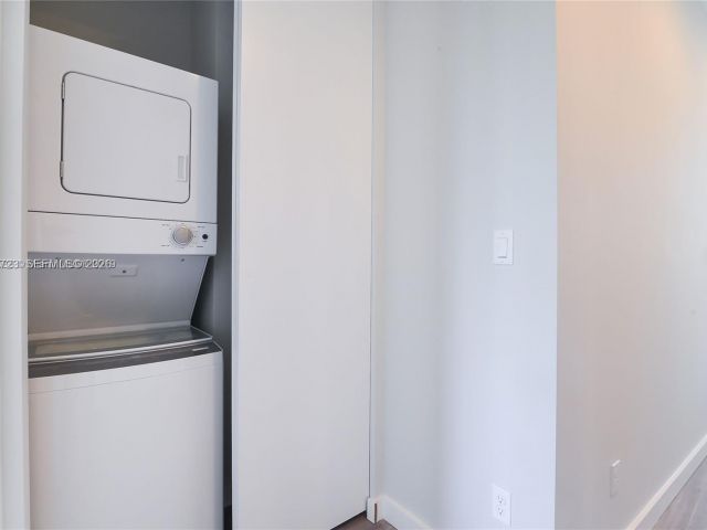 Home for rent at 645 NE 4th Ave 316 - photo 7515871