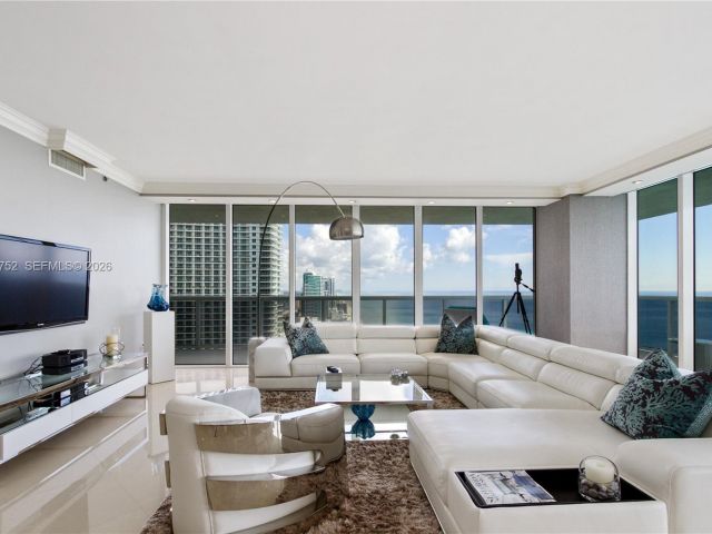 Apartment for rent  Unit #3401 - photo 7499010