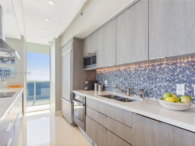 Apartment for rent  Unit #3401 - photo 7499014