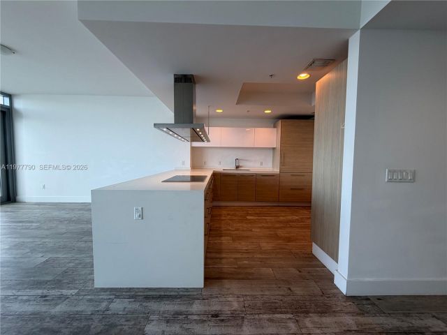 Apartment for rent  Unit #1211 - photo 7503493