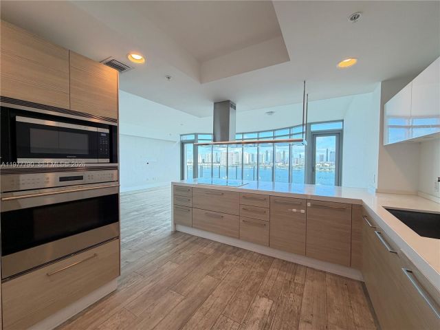 Apartment for rent  Unit #1211 - photo 7503498