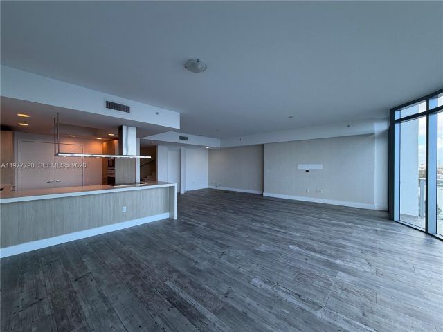 Apartment for rent  Unit #1211 - photo 7503500