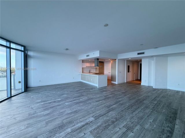 Apartment for rent  Unit #1211 - photo 7503501