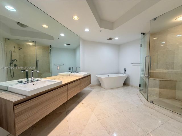 Apartment for rent  Unit #1211 - photo 7503504