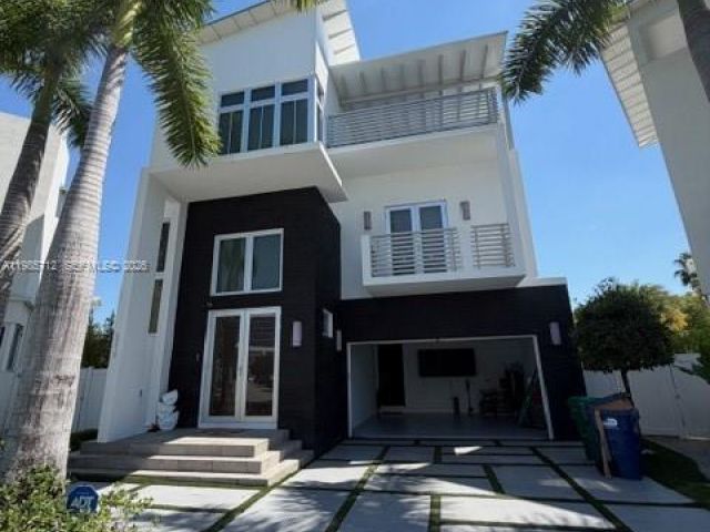 Home for rent at 8210 NW 33rd Ter - photo 7523009