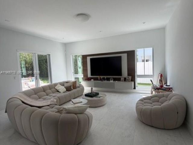 Home for rent at 8210 NW 33rd Ter - photo 7523011