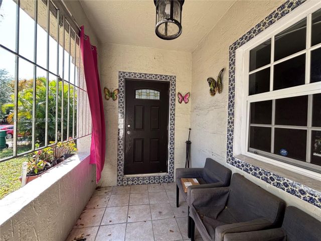 2-bedroom home for rent in Miami - 521 NW 48th St - MondialRealty