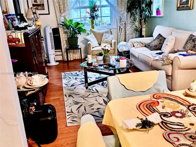 2-bedroom home for rent in Miami - 521 NW 48th St - MondialRealty