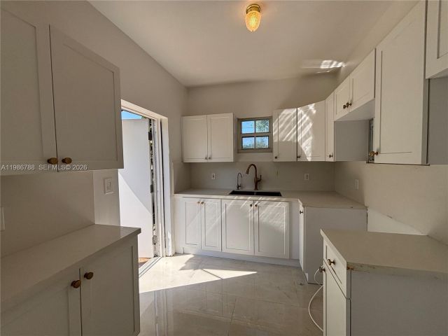 2-bedroom home for rent in Miami - 521 NW 48th St - MondialRealty