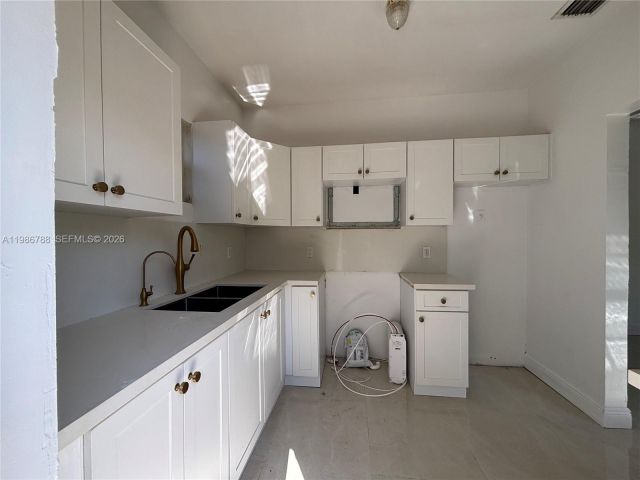 2-bedroom home for rent in Miami - 521 NW 48th St - MondialRealty