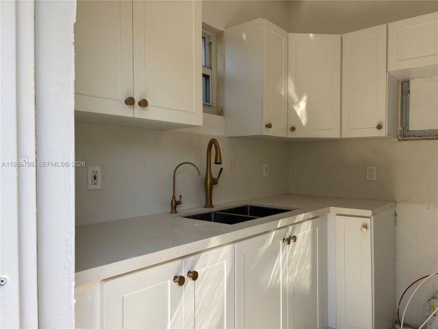 2-bedroom home for rent in Miami - 521 NW 48th St - MondialRealty