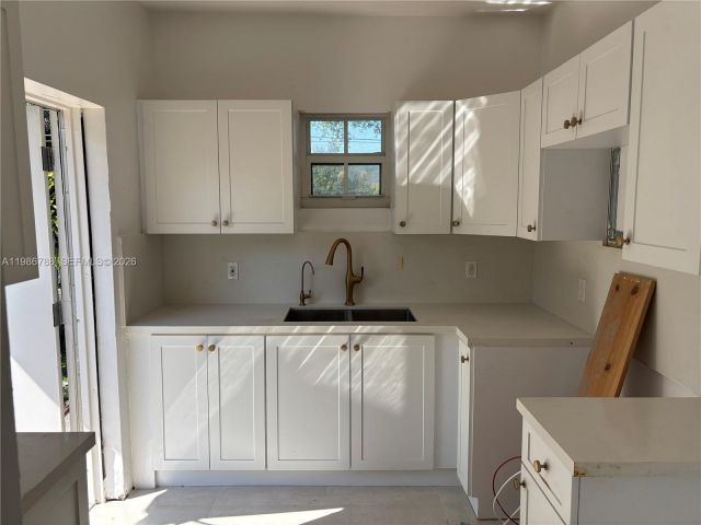 2-bedroom home for rent in Miami - 521 NW 48th St - MondialRealty