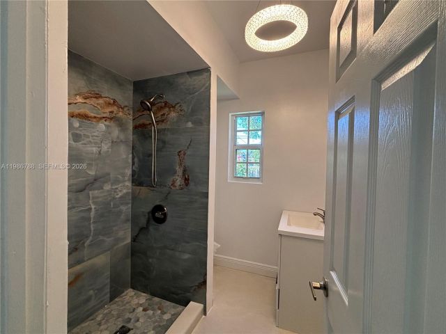 2-bedroom home for rent in Miami - 521 NW 48th St - MondialRealty
