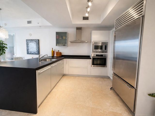 Apartment for rent  Unit #705 - photo 7496480