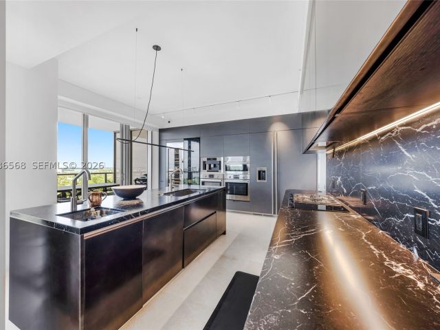 4-bedroom condo for rent in Bal Harbour - 9705 Collins Ave 802N - MondialRealty