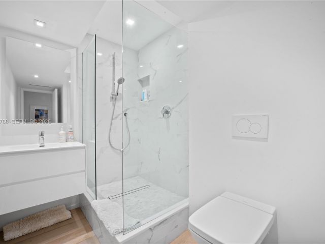 Apartment for rent  Unit #624 - photo 7510102