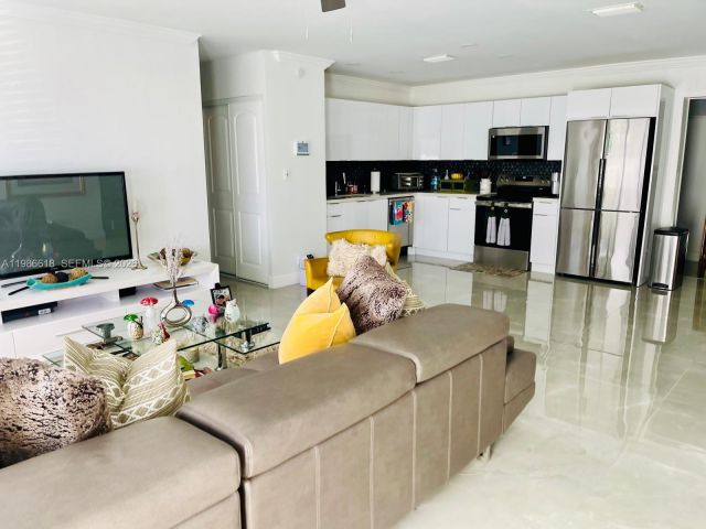 Home for rent at 3049 NW 6th Ave - photo 7518344