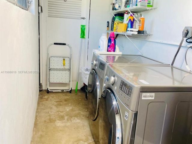 Home for rent at 3049 NW 6th Ave - photo 7518350