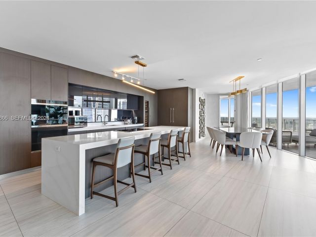 Apartment for sale  Unit #5201 - photo 7487730