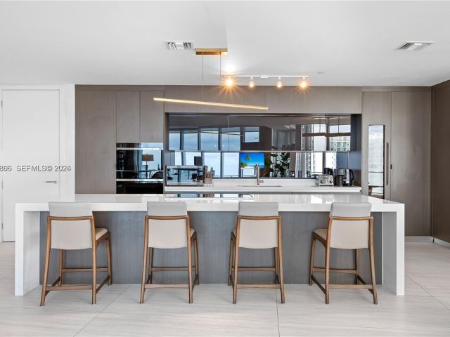 Apartment for sale  Unit #5201 - photo 7487731