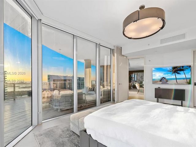 Apartment for sale  Unit #5201 - photo 7487738