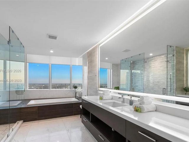 Apartment for sale  Unit #5201 - photo 7487739