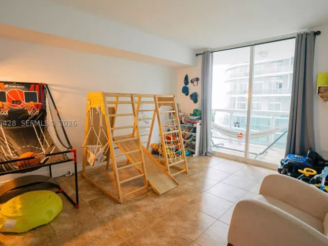 2-bedroom condo for sale in Miami - 1800 N Bayshore Dr 1412 - MondialRealty