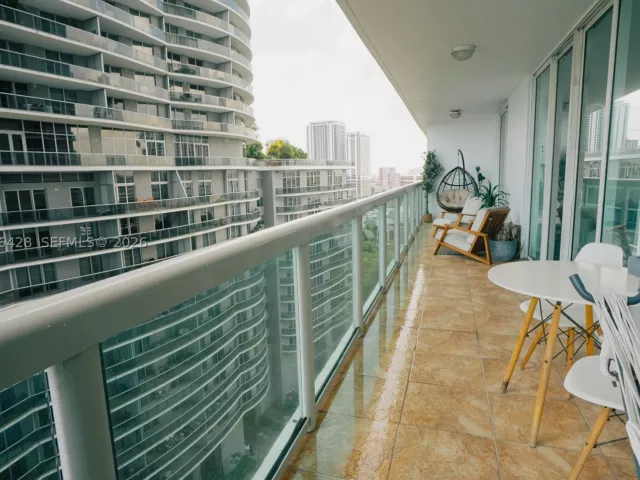 2-bedroom condo for sale in Miami - 1800 N Bayshore Dr 1412 - MondialRealty