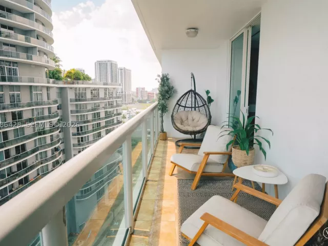 2-bedroom condo for sale in Miami - 1800 N Bayshore Dr 1412 - MondialRealty