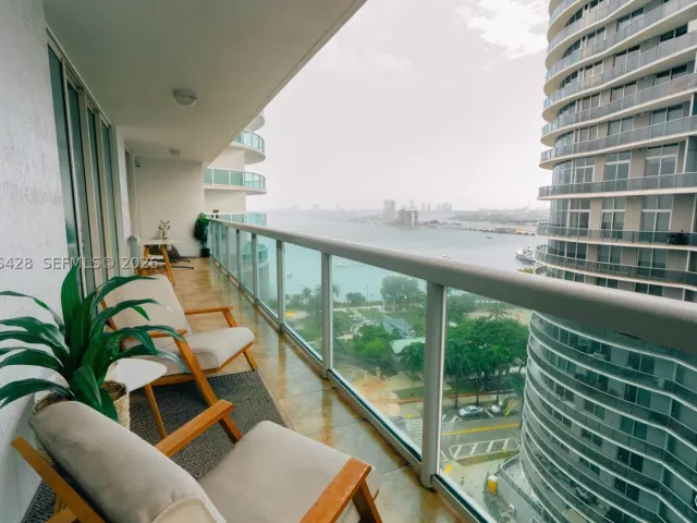 2-bedroom condo for sale in Miami - 1800 N Bayshore Dr 1412 - MondialRealty