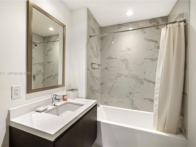 Apartment for rent  Unit #4206 - photo 7487754