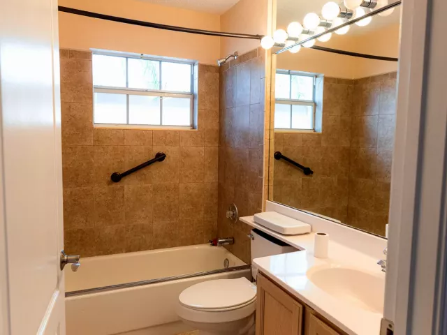3-bedroom home for sale in West Palm Beach - 1100 Lytham Court - MondialRealty