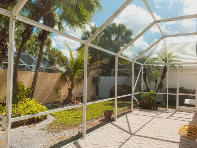 3-bedroom home for sale in West Palm Beach - 1100 Lytham Court - MondialRealty