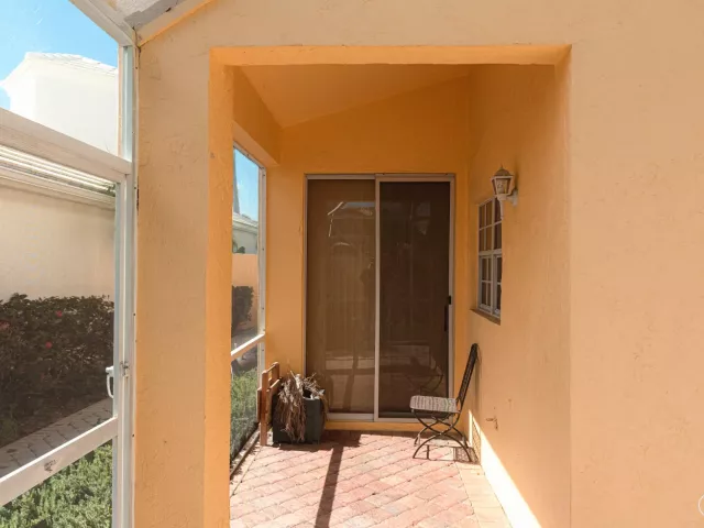 3-bedroom home for sale in West Palm Beach - 1100 Lytham Court - MondialRealty