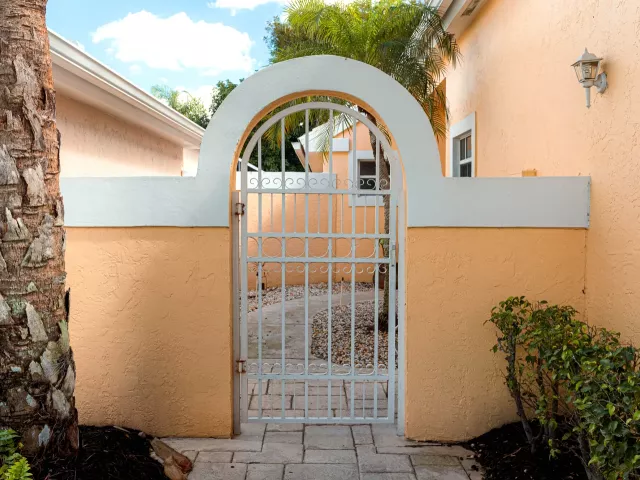 3-bedroom home for sale in West Palm Beach - 1100 Lytham Court - MondialRealty