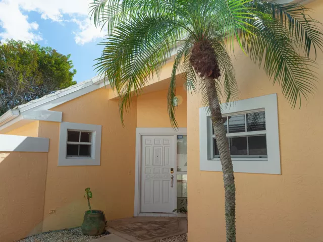 3-bedroom home for sale in West Palm Beach - 1100 Lytham Court - MondialRealty