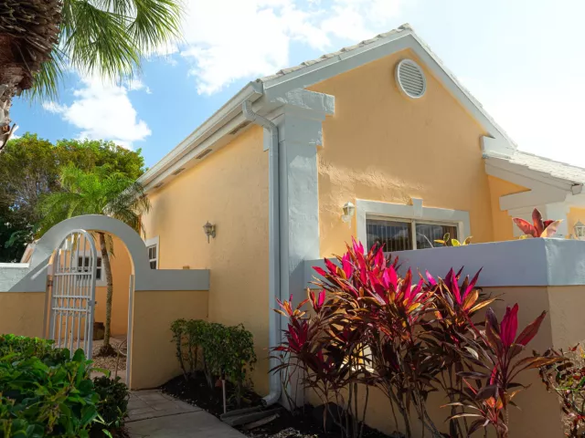 3-bedroom home for sale in West Palm Beach - 1100 Lytham Court - MondialRealty