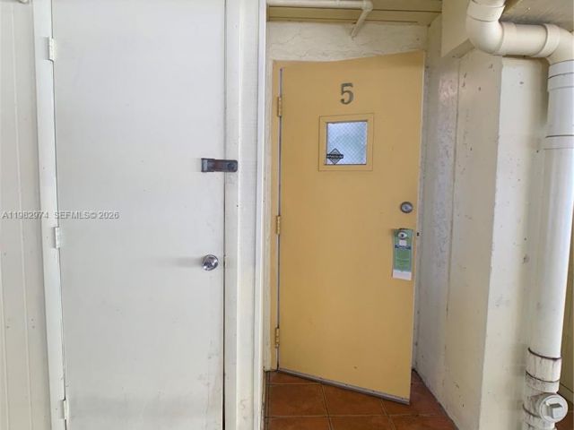 Home for rent at 1853 Jefferson Ave 5 - photo 7525460