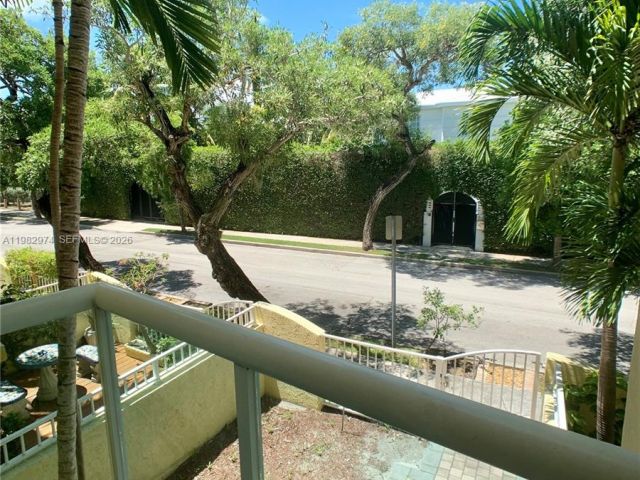 Home for rent at 1853 Jefferson Ave 5 - photo 7525462